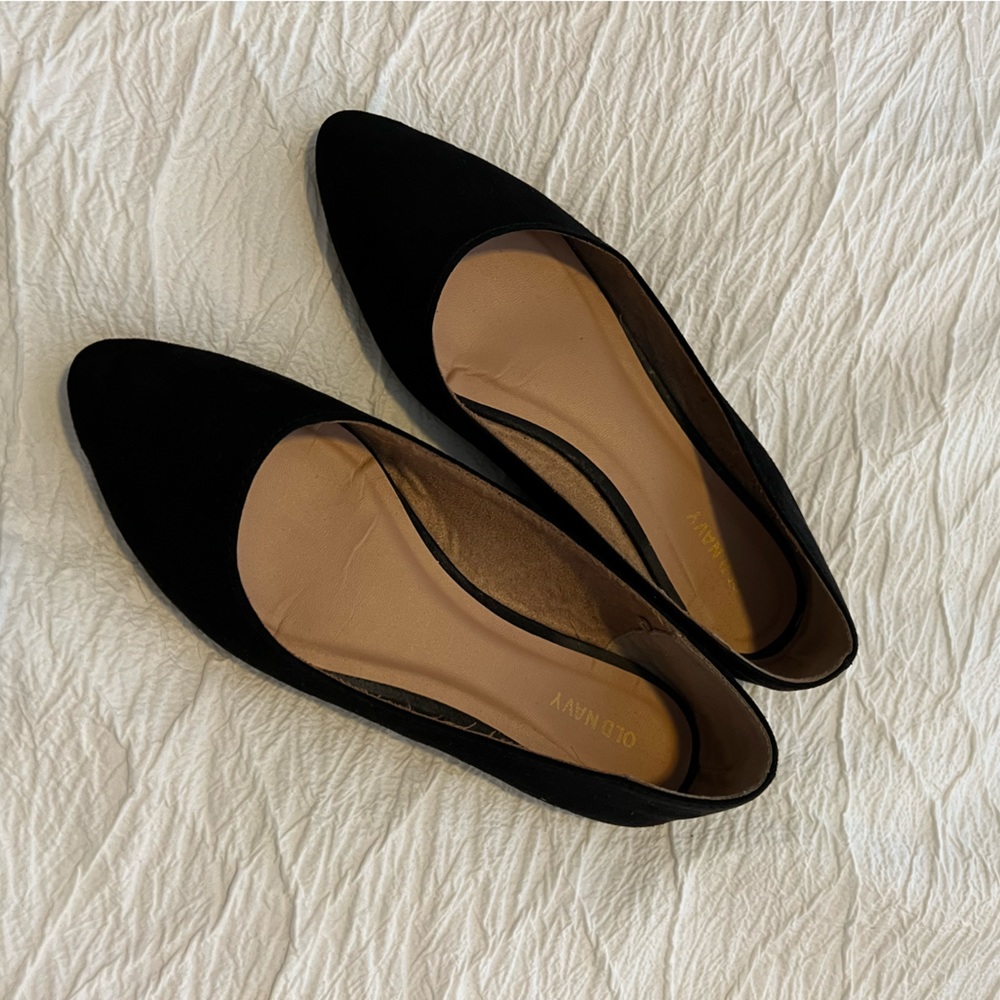 Black ballerina flats